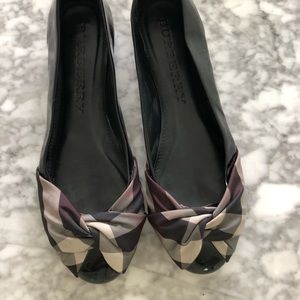 Burberry Flats black leather with bow